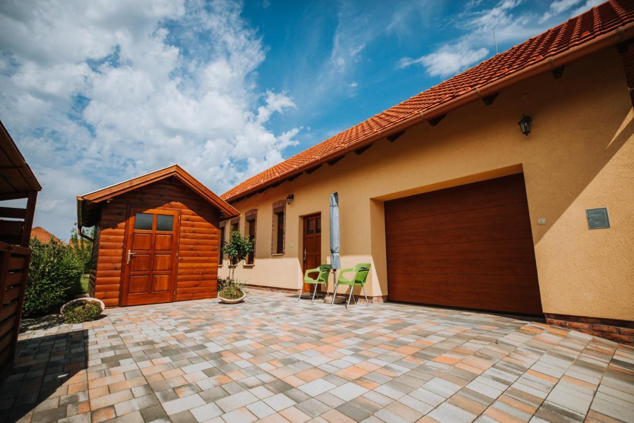 Nemeth Apartmanhazak มูราฮาลอม ภายนอก รูปภาพ