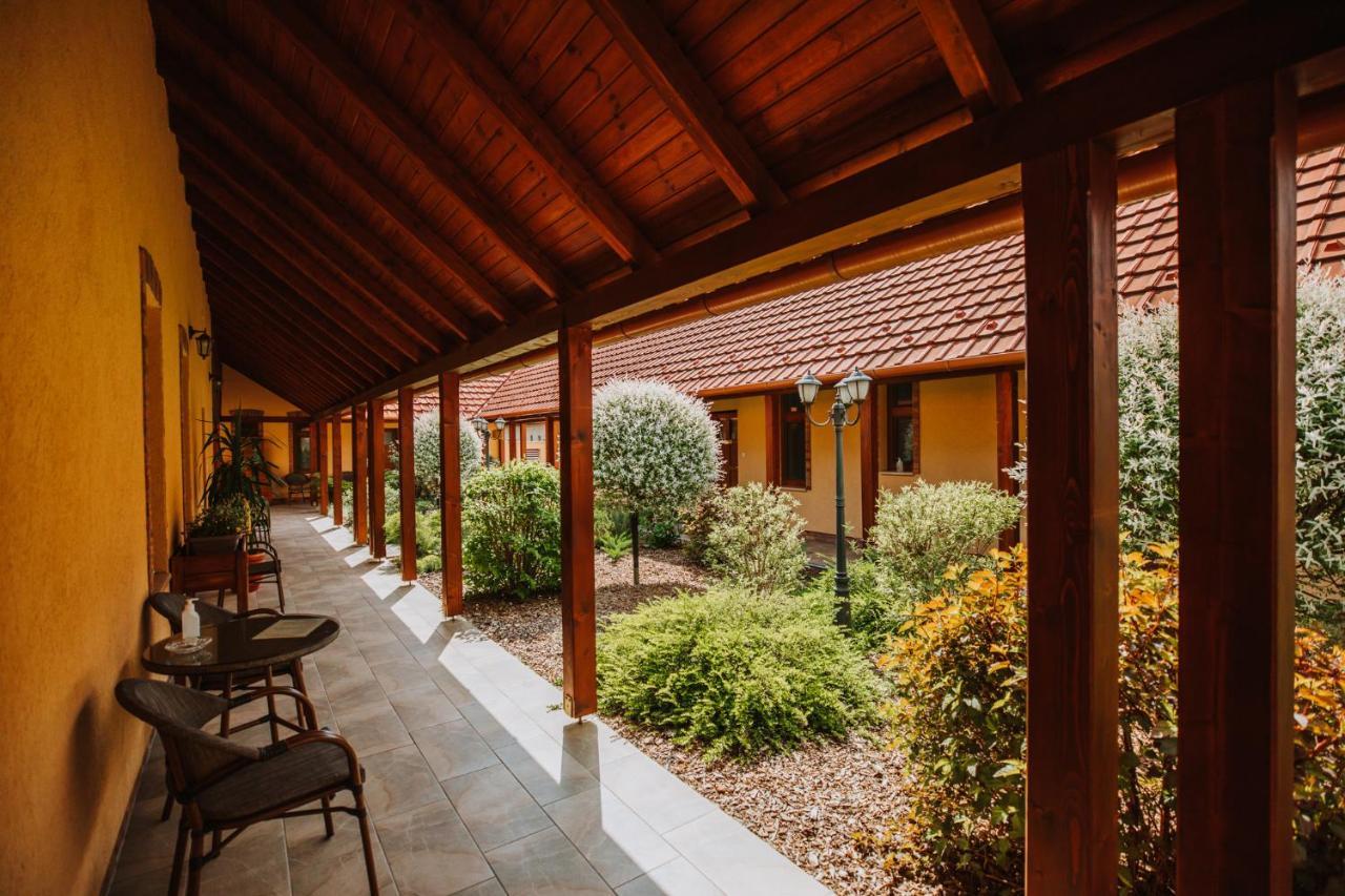 Nemeth Apartmanhazak มูราฮาลอม ภายนอก รูปภาพ