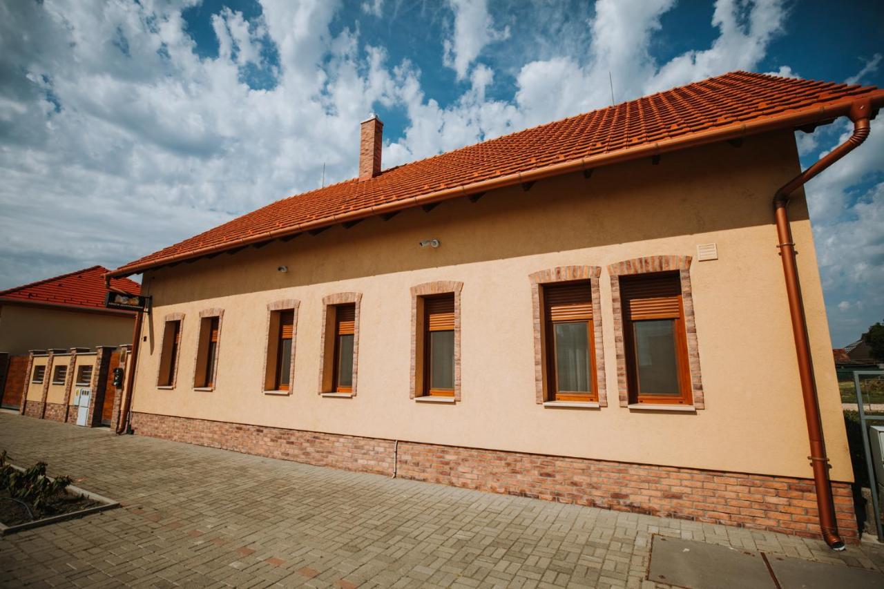 Nemeth Apartmanhazak มูราฮาลอม ภายนอก รูปภาพ