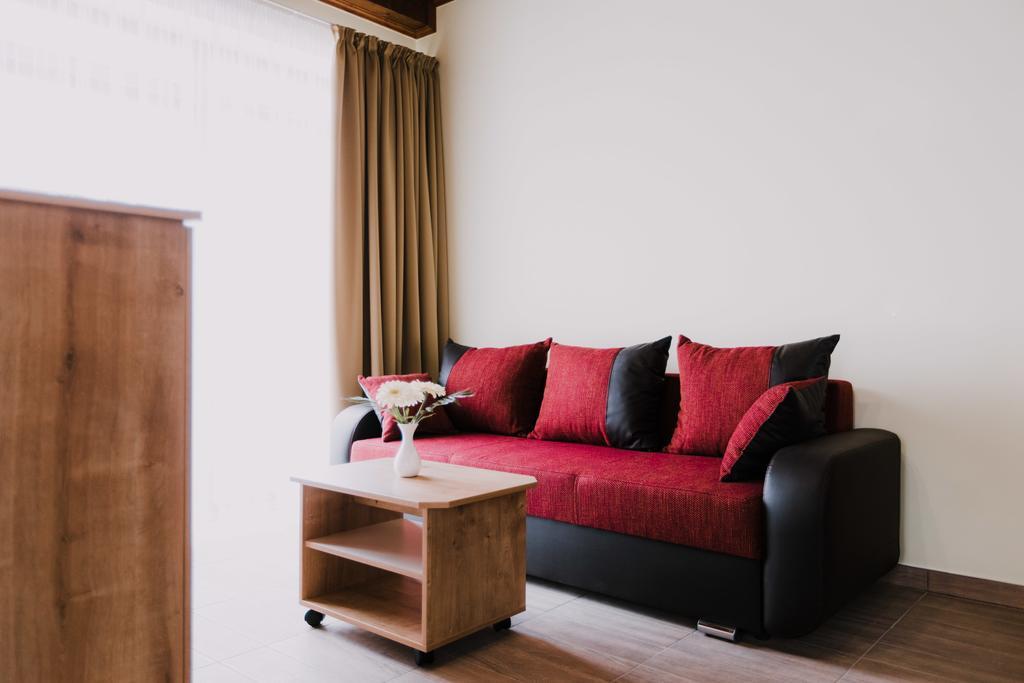 Nemeth Apartmanhazak มูราฮาลอม ภายนอก รูปภาพ